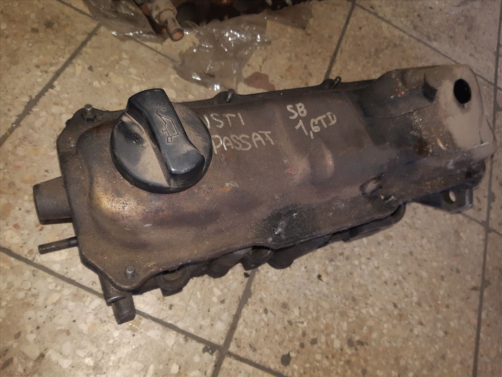 Volkswagen Passat B3 Hengerfej 068 103 373 T 1. kép
