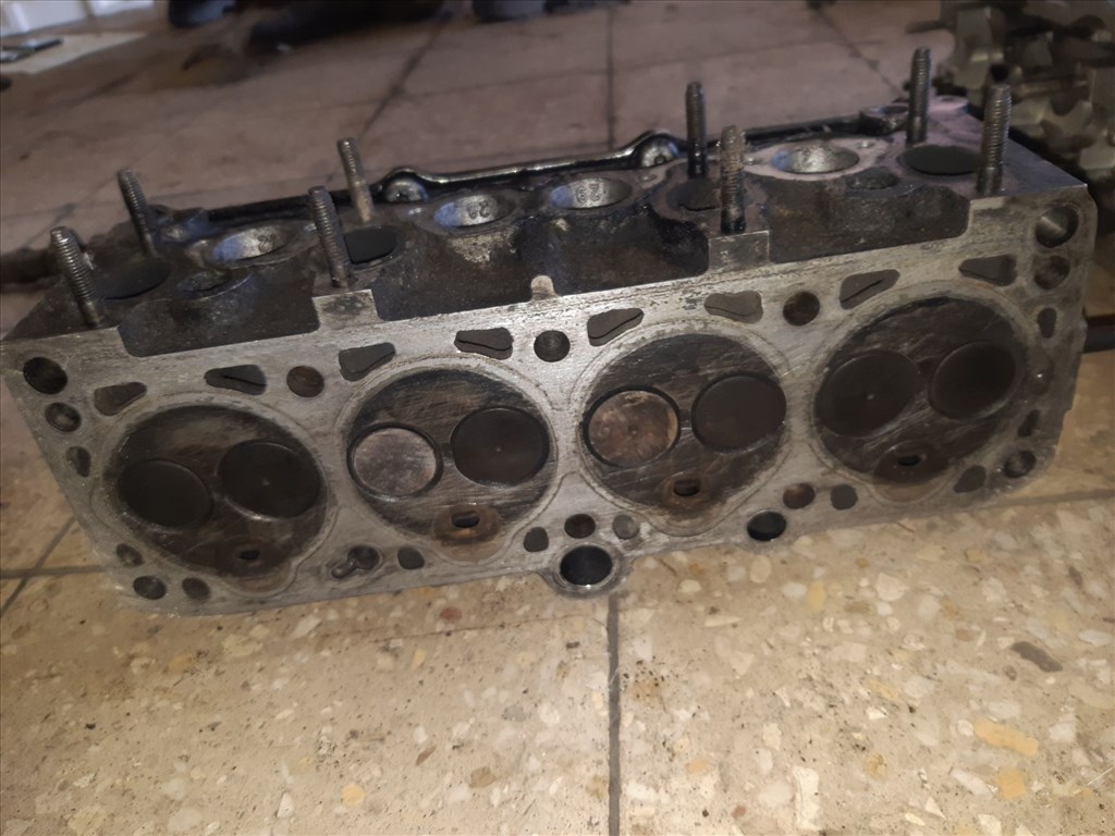 Volkswagen Passat B3 Hengerfej 068 103 373 T 3. kép