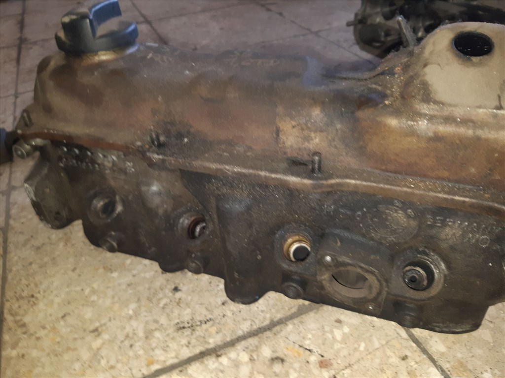 Volkswagen Passat B3 Hengerfej 068 103 373 T 5. kép