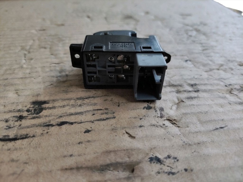 SSANGYONG RODIUS  Ablakemelő Kapcsoló (Pozíciófüggetlen) (31808) 621W05450 2. kép