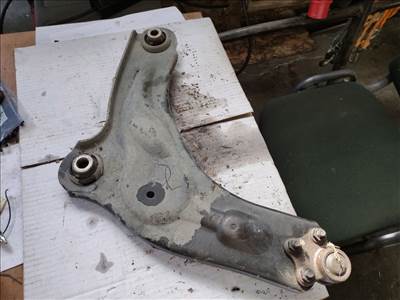 RENAULT ESPACE IV JK0/1_ Jobb első Lengőkar (32926) EYLE1784