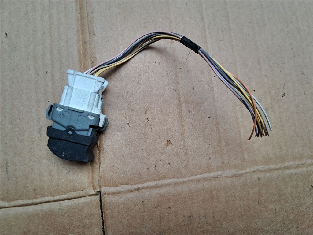 RENAULT ESPACE IV JK0/1_ Jobb hátsó Ablakemelő Kapcsoló (38276) 28082 1. kép