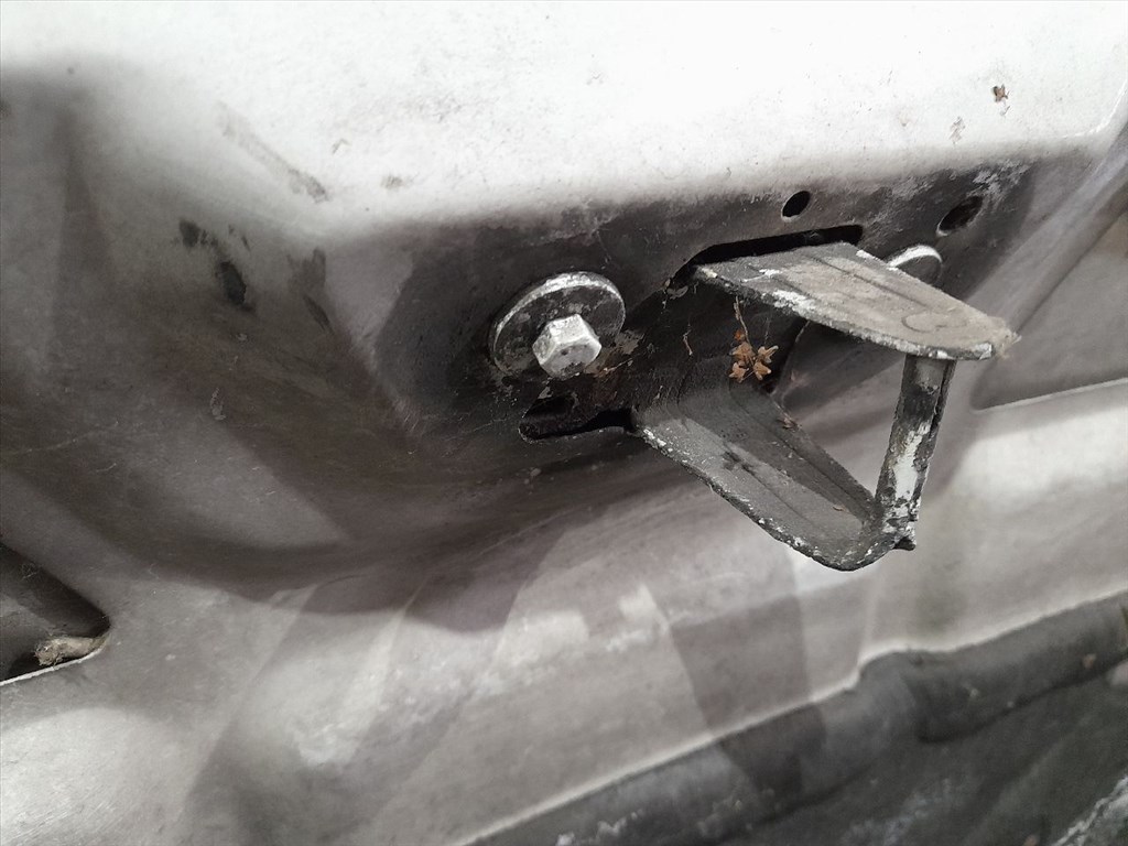 FORD MONDEO III B5Y Motorháztető (41922) 6. kép