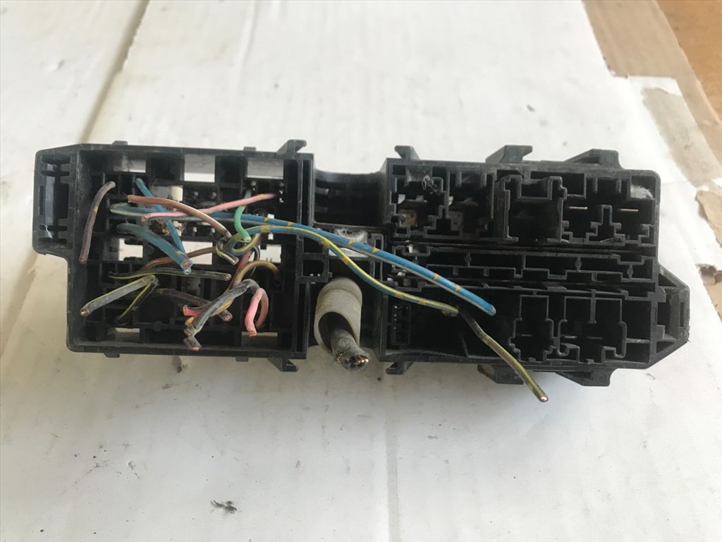 SUZUKI ALTO I SS80 Biztosítéktábla Motortér (29489) 2. kép