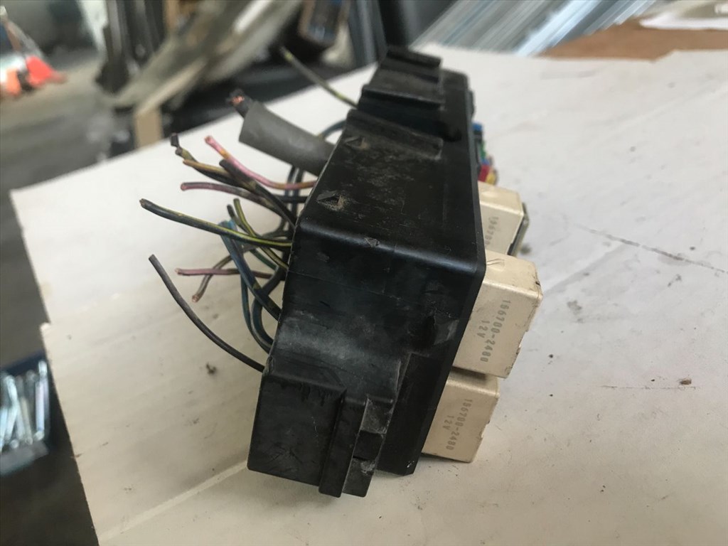 SUZUKI ALTO I SS80 Biztosítéktábla Motortér (29489) 3. kép