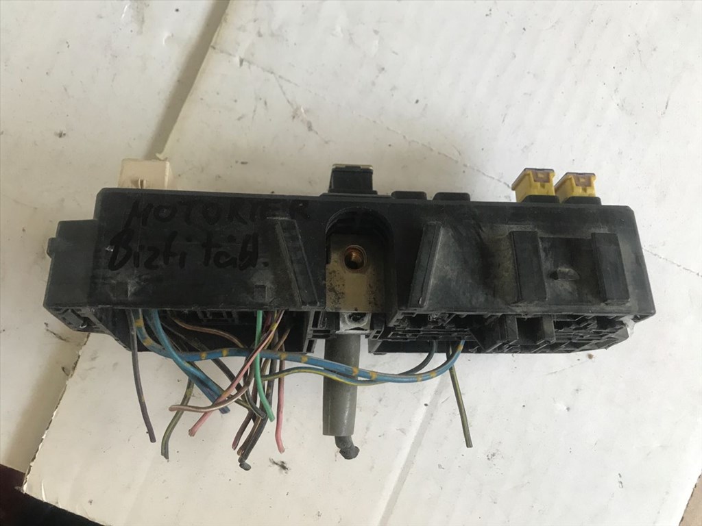 SUZUKI ALTO I SS80 Biztosítéktábla Motortér (29489) 4. kép