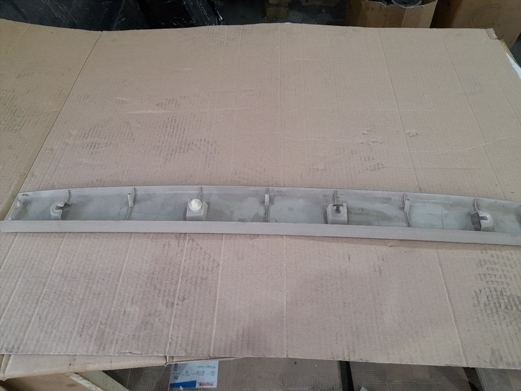 TOYOTA RAV 4 III ACA3_, ACE_, ALA3_, GSA3_, ZSA3_ Csomagtérajtó Burkolat Felső (44169) 67939-42020 2. kép