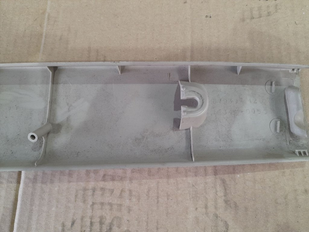 TOYOTA RAV 4 III ACA3_, ACE_, ALA3_, GSA3_, ZSA3_ Csomagtérajtó Burkolat Felső (44169) 67939-42020 4. kép