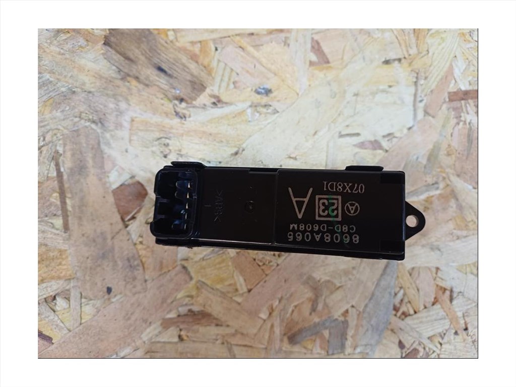 Mitsubishi Lancer VIII (2008-2017) Jobb Első Ajtó Ablakemelő Kapcsoló  3. kép