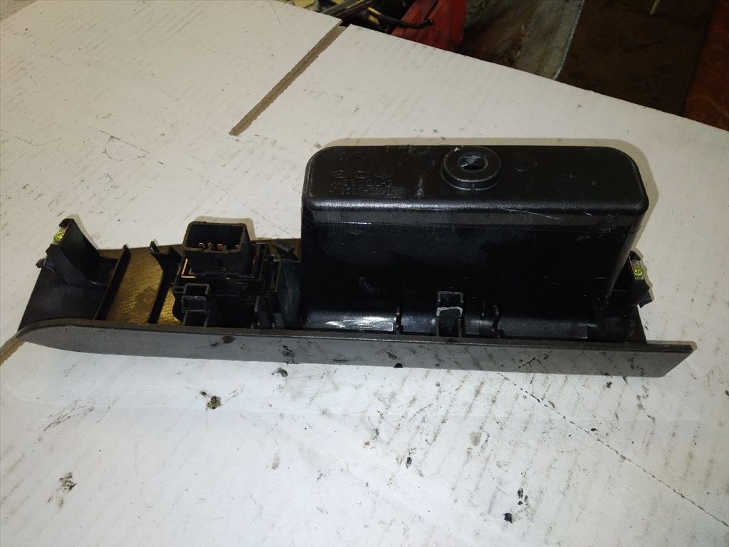 KIA SORENTO I JC Bal hátsó Ablakemelő Kapcsoló (15816) 478521-C110 4. kép