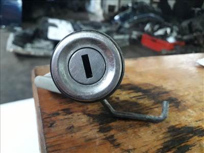 FIAT PUNTO 188 Bal első Zárbetét (13704)