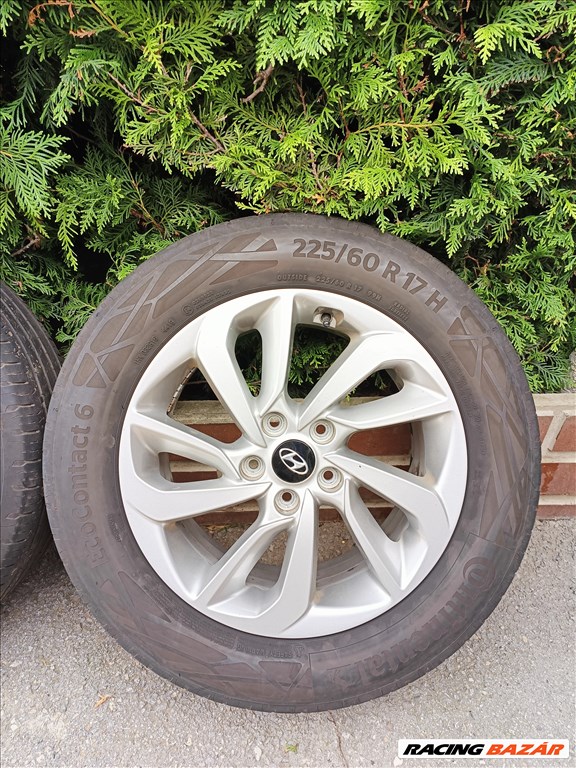  5x114.3 lyukosztású 17" újszerű Hyundai / Kia alufelni, rajta 225/60 használt nyári gumi  5. kép