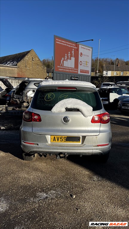 Volkswagen Tiguan R-Line 2.0 TDI 4 Motion bontott alkatrészei 5. kép