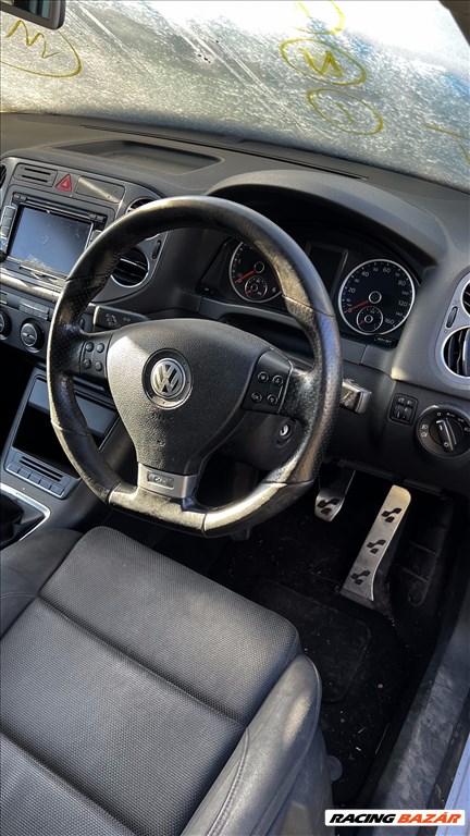 Volkswagen Tiguan R-Line 2.0 TDI 4 Motion bontott alkatrészei 7. kép
