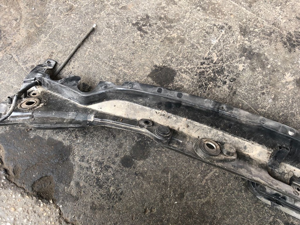 MAZDA 2 DY Levélrács Tartó (06748) 3M71A016B26 2. kép