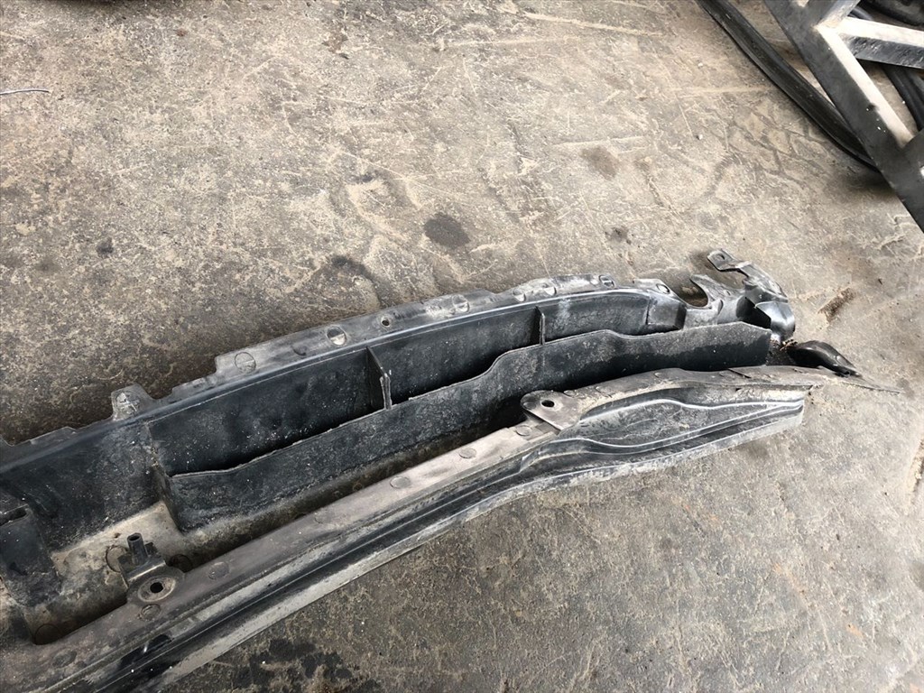 MAZDA 2 DY Levélrács Tartó (06748) 3M71A016B26 3. kép