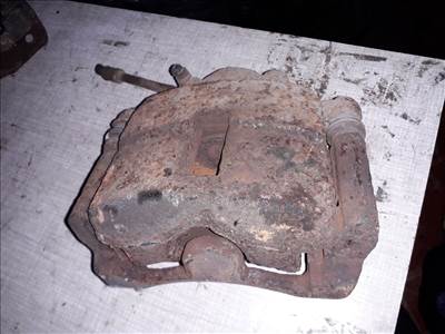 CHRYSLER PT CRUISER PT_ Jobb első Féknyereg Munkahengerrel (13712)