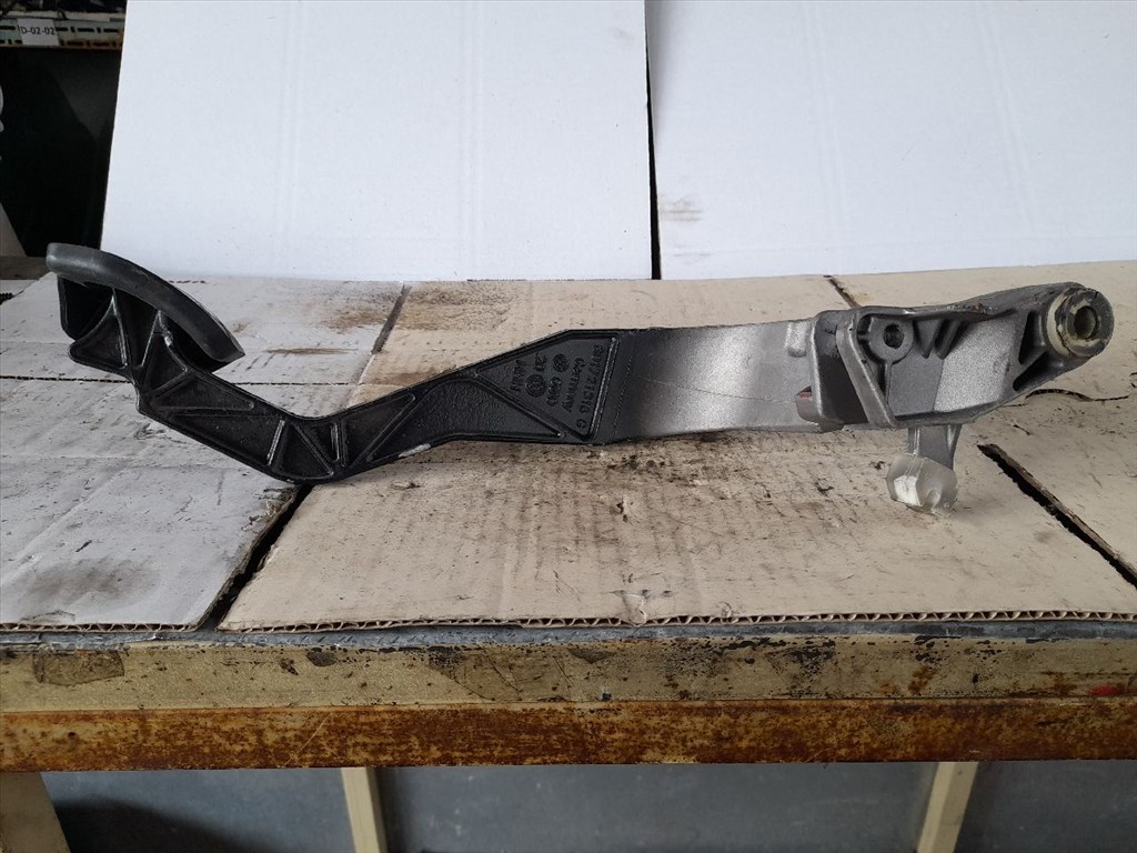 AUDI A6 4B, C5 Kuplung Pedál (47658) VW/8D1721316G 4. kép