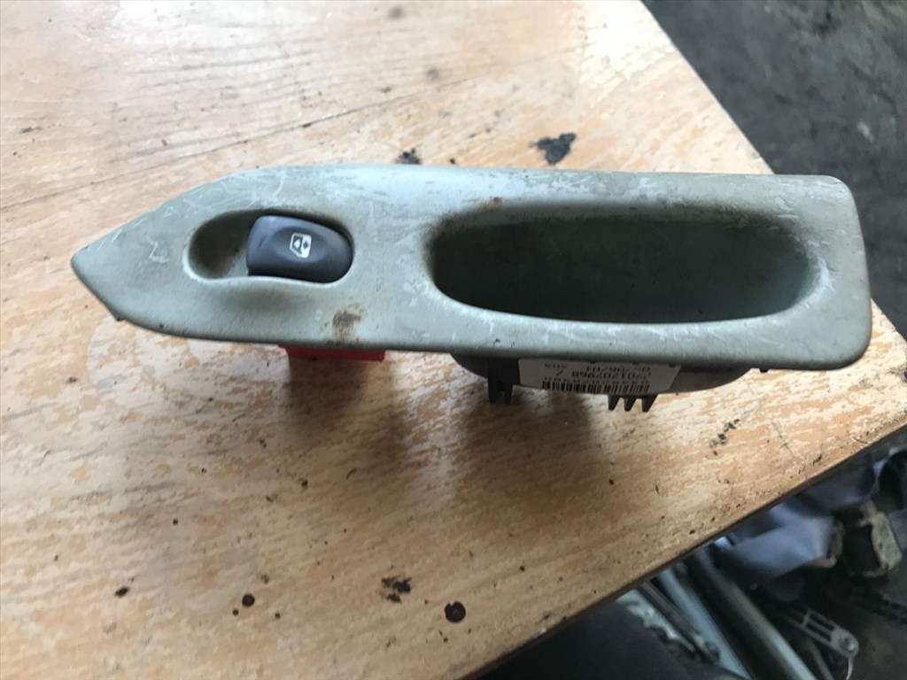 RENAULT ESPACE III JE0_ Bal hátsó Ablakemelő Kapcsoló (28997) 7701707968 1. kép