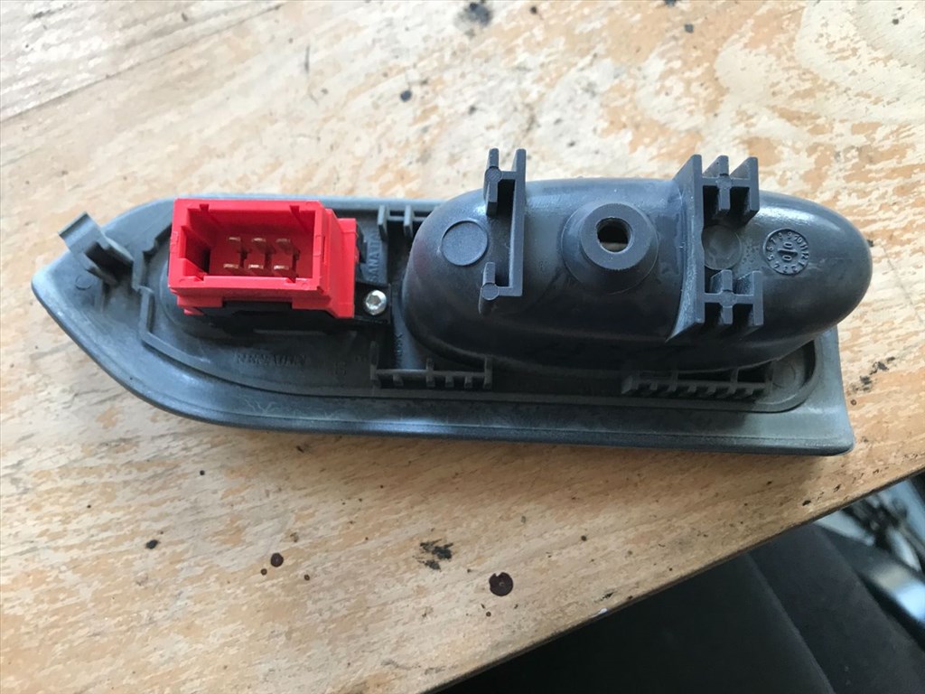 RENAULT ESPACE III JE0_ Bal hátsó Ablakemelő Kapcsoló (28997) 7701707968 2. kép