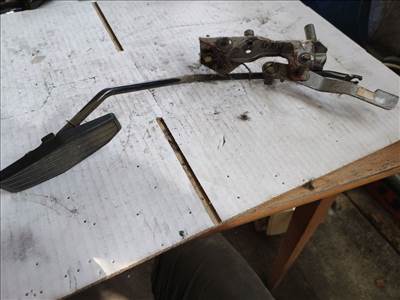 MAZDA 626 V Station Wagon GW Gázpedál (Mechanikus) (32635)