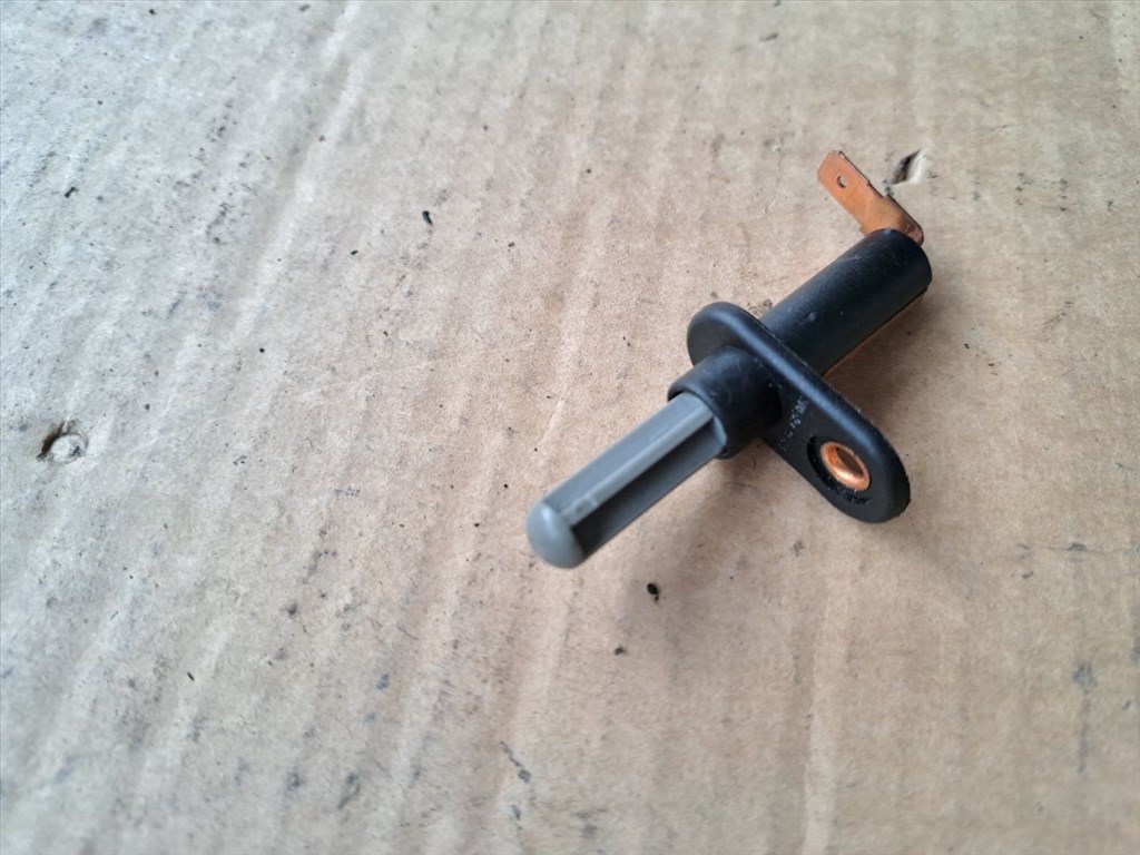 OPEL CORSA C F08, F68 Csomagtérajtó Kapcsoló (38906) 1. kép