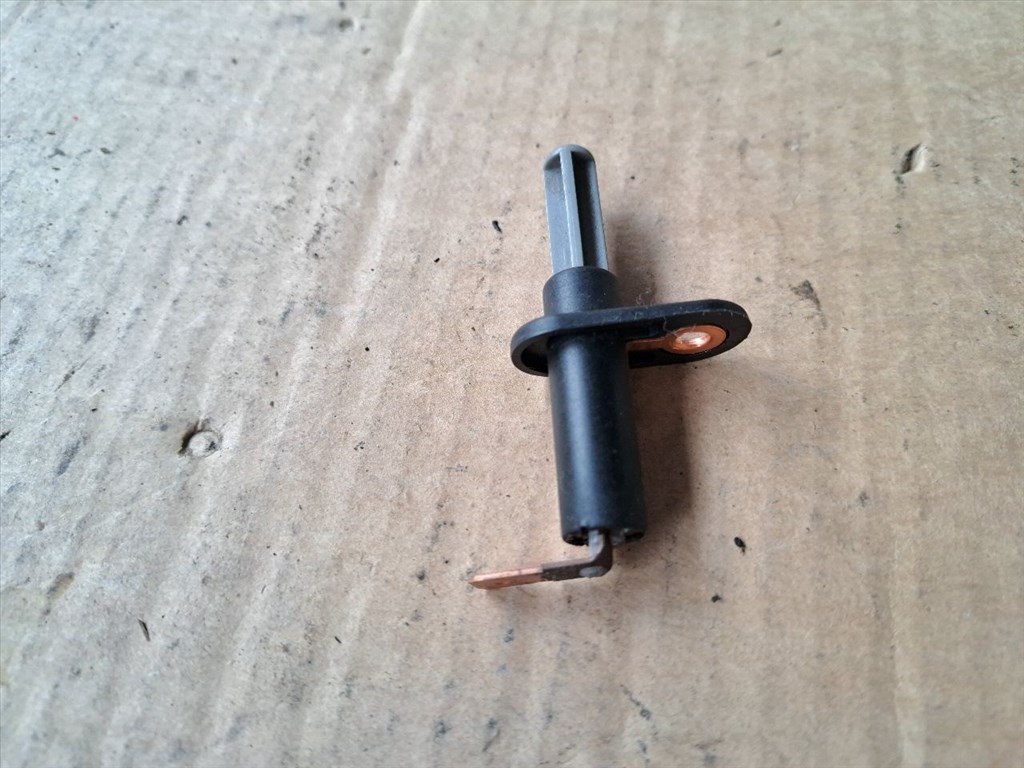 OPEL CORSA C F08, F68 Csomagtérajtó Kapcsoló (38906) 2. kép