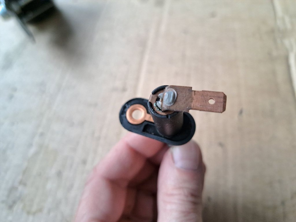 OPEL CORSA C F08, F68 Csomagtérajtó Kapcsoló (38906) 4. kép