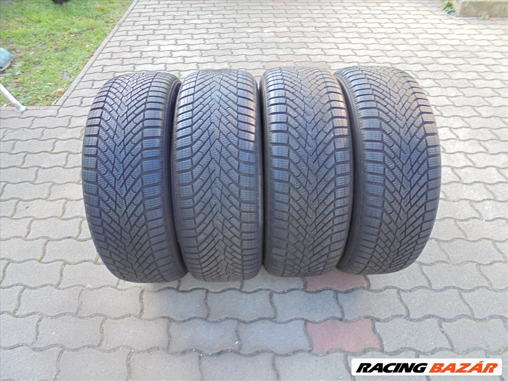 235/60 R 18" újszerű 2022-es Pirelli téli gumi eladó 1. kép