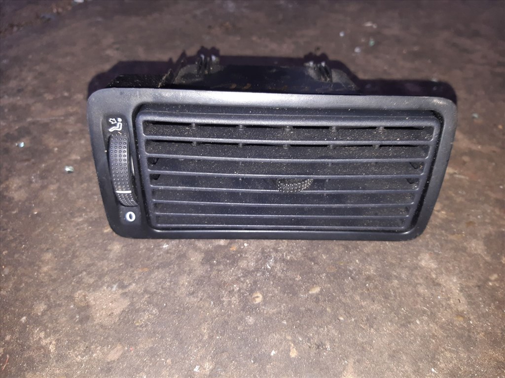 Volkswagen Golf IV Jobb Első Szellőző 1J1 819 704 C 1. kép