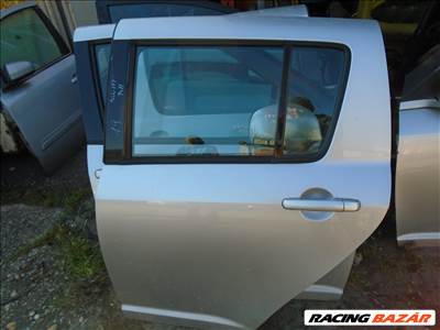 Suzuki Swift V hátsó ajtó 