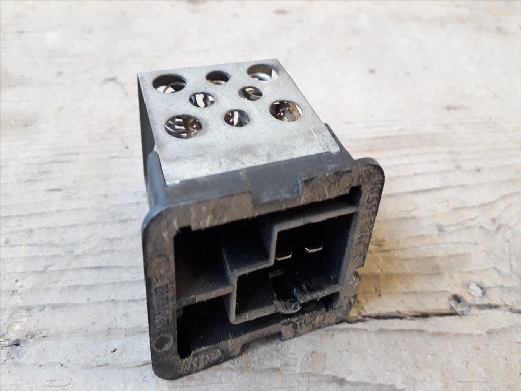 OPEL ASTRA G Ferdehátú F48_, F08_ Előtét Ellenállás Fűtőmotor (11171) 1. kép