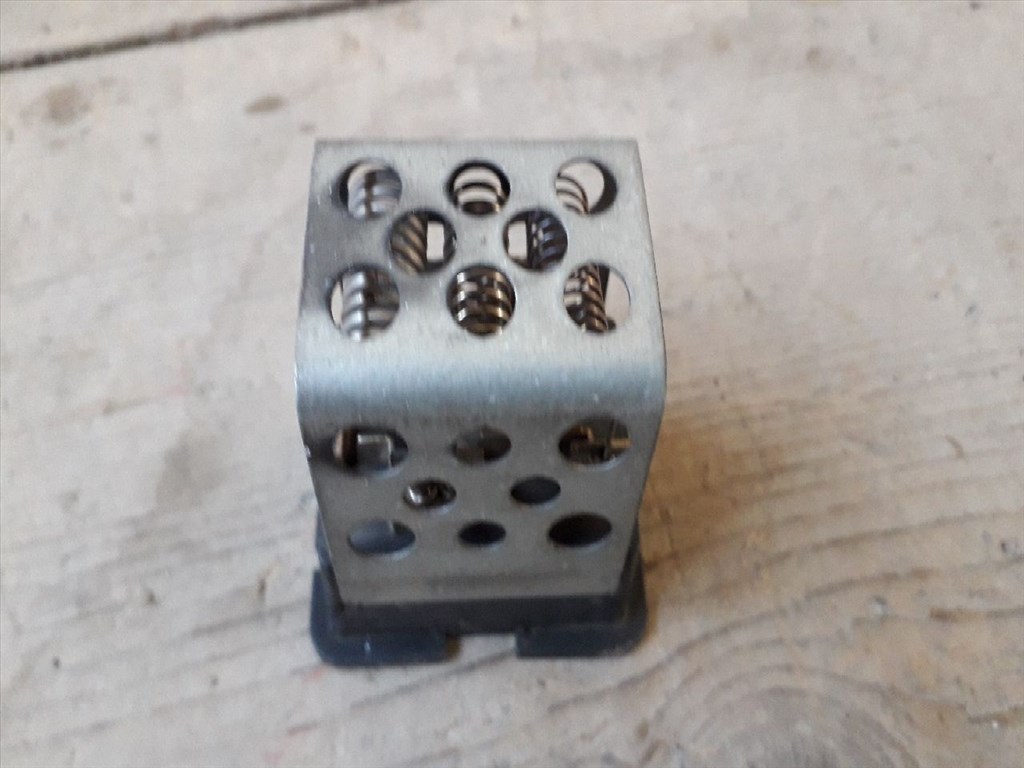 OPEL ASTRA G Ferdehátú F48_, F08_ Előtét Ellenállás Fűtőmotor (11171) 2. kép