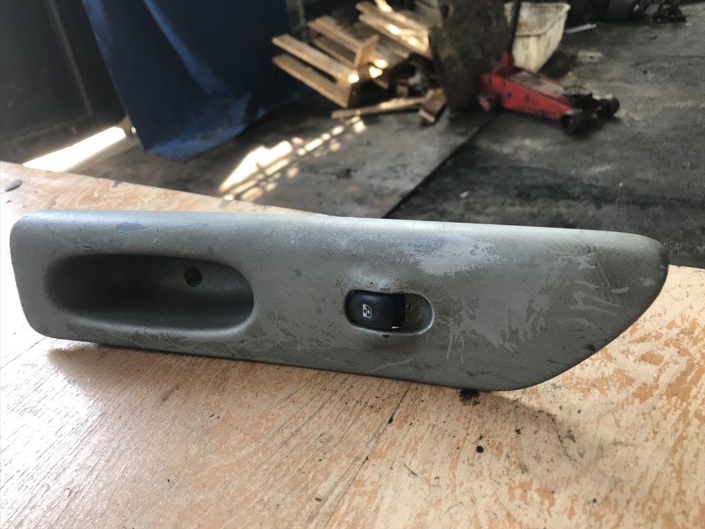 RENAULT ESPACE III JE0_ Jobb első Ablakemelő Kapcsoló (27820) 7700876395 1. kép