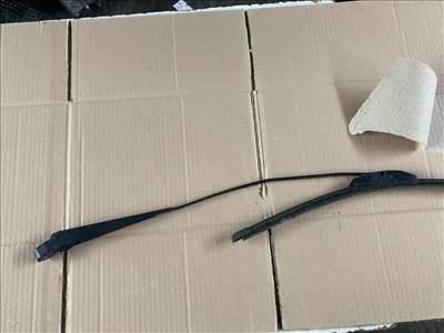 MITSUBISHI CARISMA lépcsőshátú DA_ Hátsó Ablaktörlő Kar (09163)