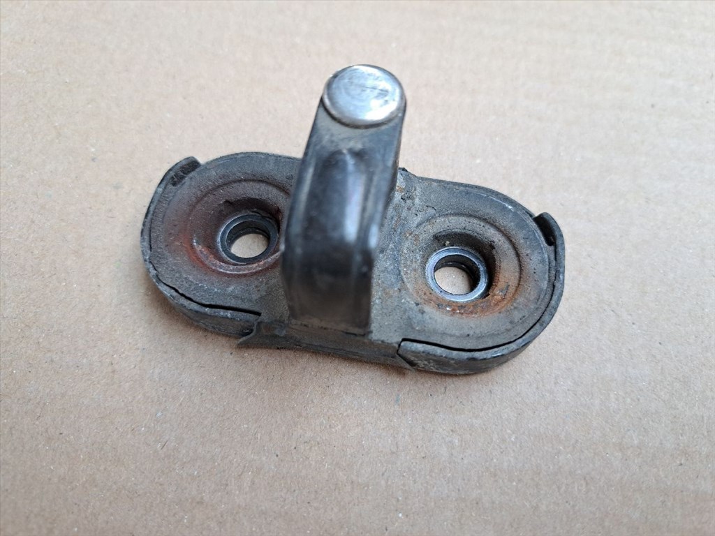 VW GOLF VI 5K1 Csomagtérajtó Ajtóbehúzó (36647) 1T0 827 517 A 1. kép