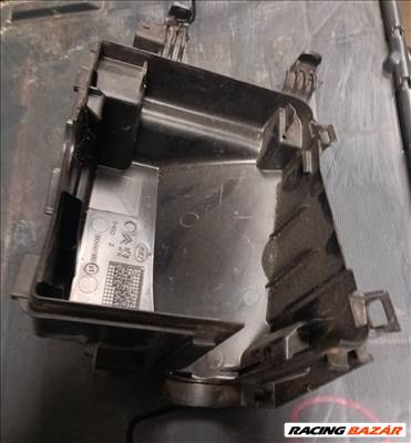 Opel Grandland motortéri biztosíték doboz alsó fele   (9804681980)