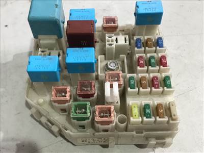 TOYOTA RAV 4 II CLA2_, XA2_, ZCA2_, ACA2_ Biztosítéktábla Motortér (45930)