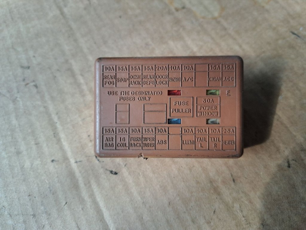 SUZUKI WAGON R PLUS EM Biztosítéktábla Utastér (38549) 3. kép