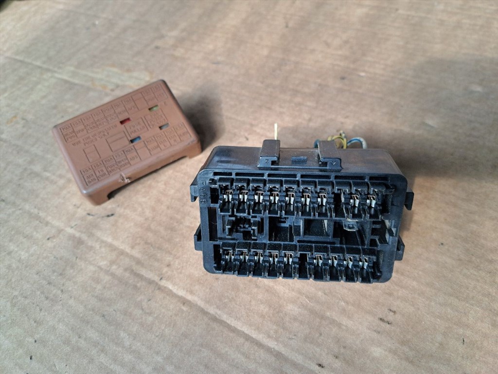 SUZUKI WAGON R PLUS EM Biztosítéktábla Utastér (38549) 4. kép