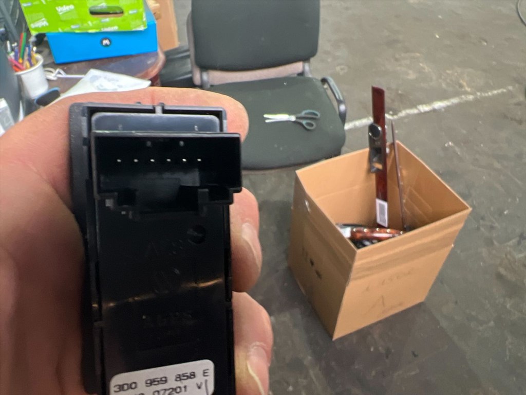 VW PHAETON 3D_ Jobb első Ablakemelő Kapcsoló (15982) 3D0959858 4. kép