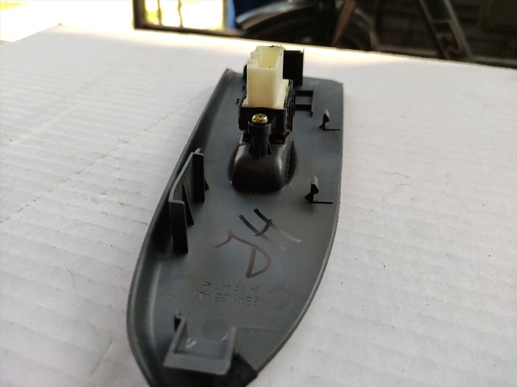 MAZDA 626 V Station Wagon GW Jobb hátsó Ablakemelő Kapcsoló (32555) GE4V684L1 5. kép