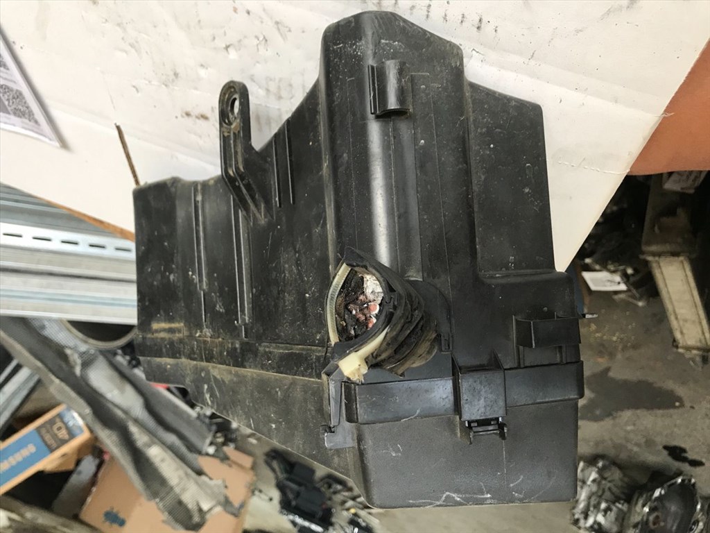 SUBARU IMPREZA Ferdehátú GR, GH, G3 Biztosítéktábla Motortér (14501) 1. kép