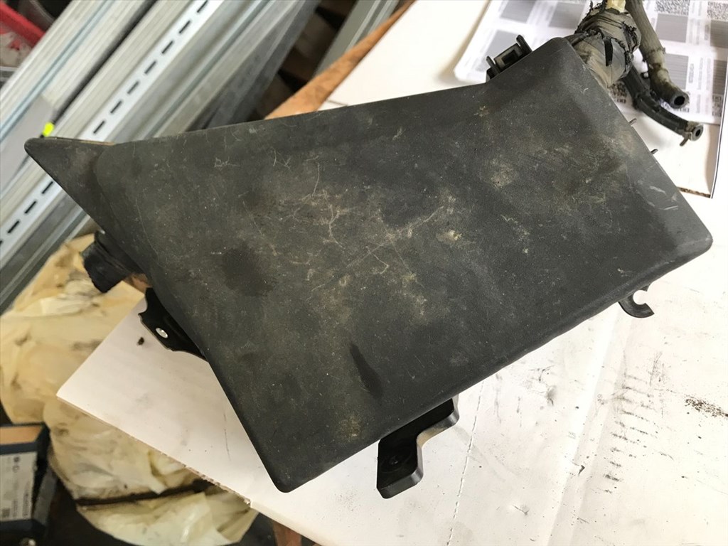 SUBARU IMPREZA Ferdehátú GR, GH, G3 Biztosítéktábla Motortér (14501) 4. kép