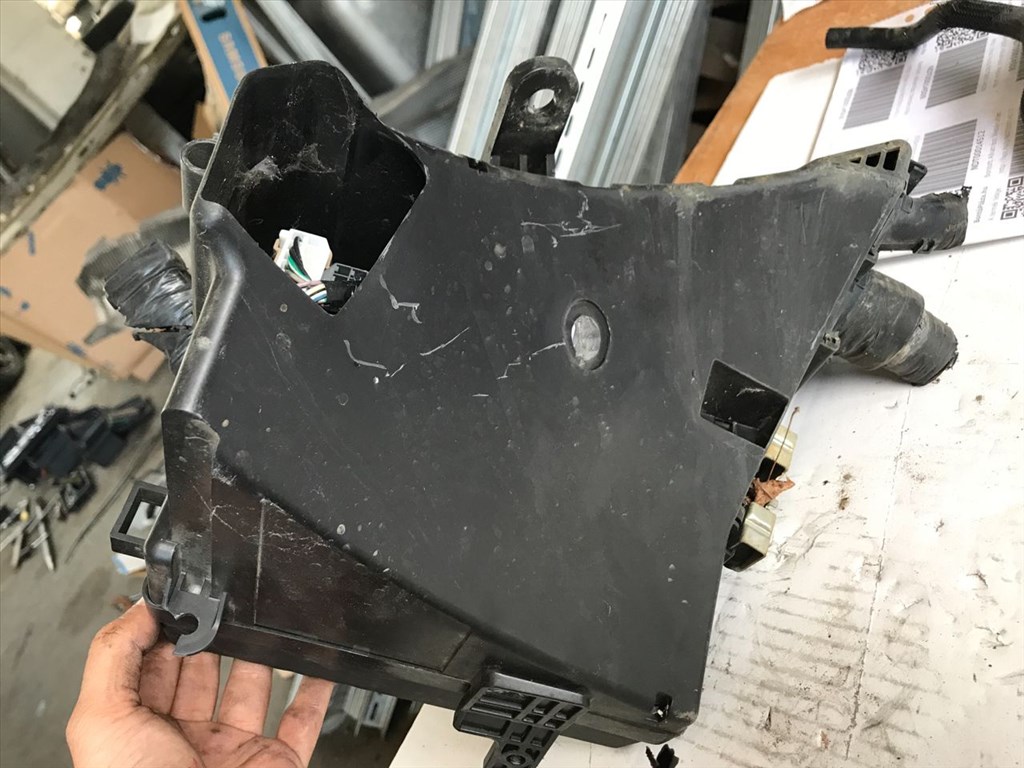 SUBARU IMPREZA Ferdehátú GR, GH, G3 Biztosítéktábla Motortér (14501) 5. kép