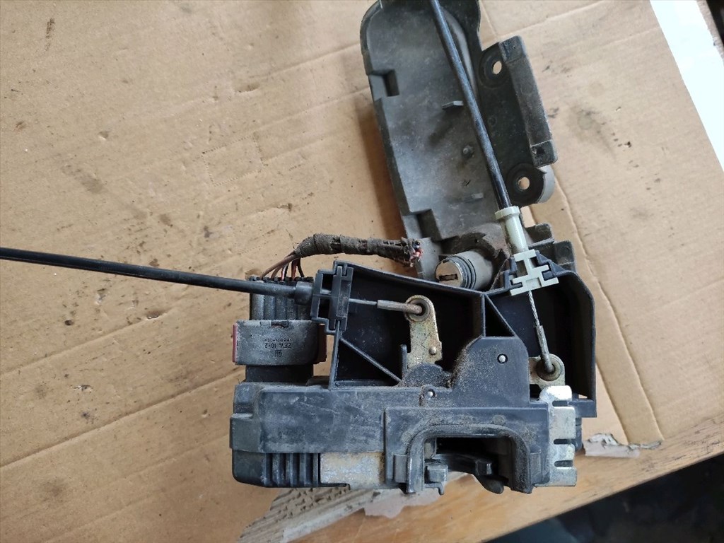 OPEL ASTRA G Ferdehátú F48_, F08_ Bal első Ajtózár (32337) PBT GF 30 2. kép