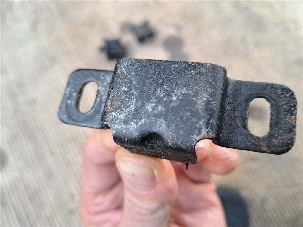 VW PASSAT Variant 3B6 Klíma Tartó Bak (33543) 4D0230427 6. kép