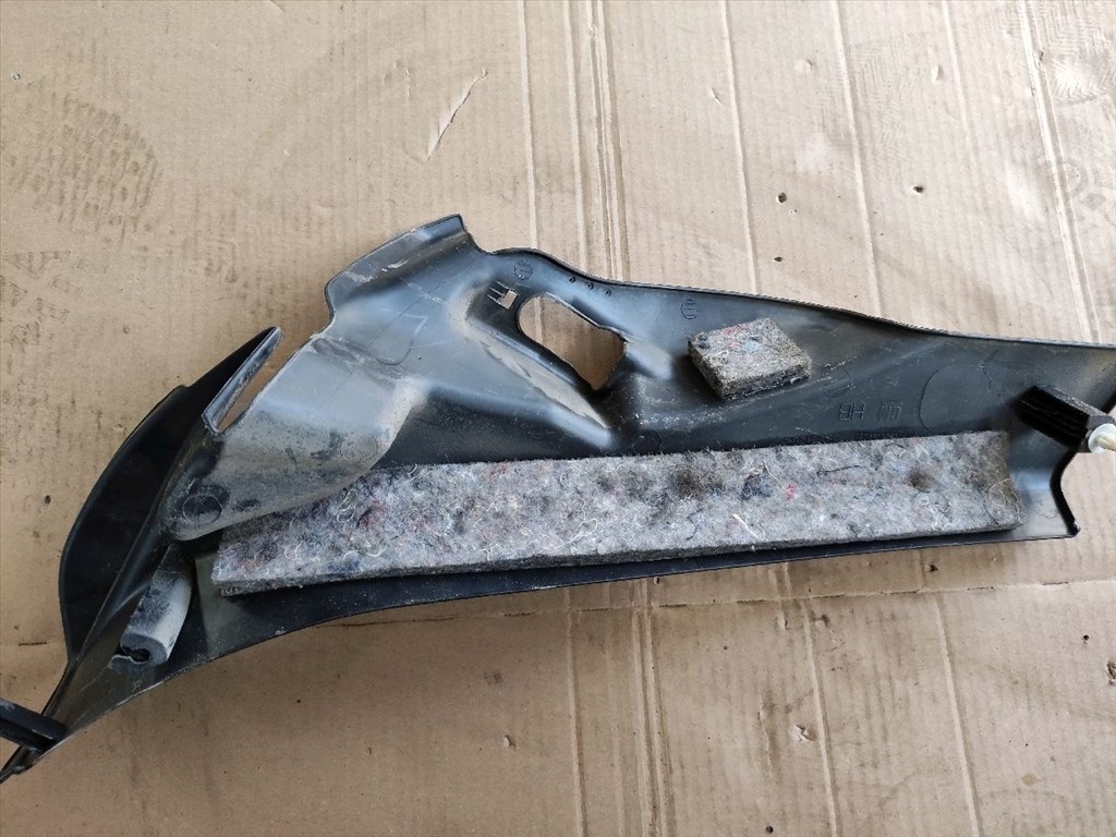 OPEL ASTRA G Ferdehátú F48_, F08_ Jobb hátsó Belső Küszöb Burkolat (32339) 90 588 712 2. kép