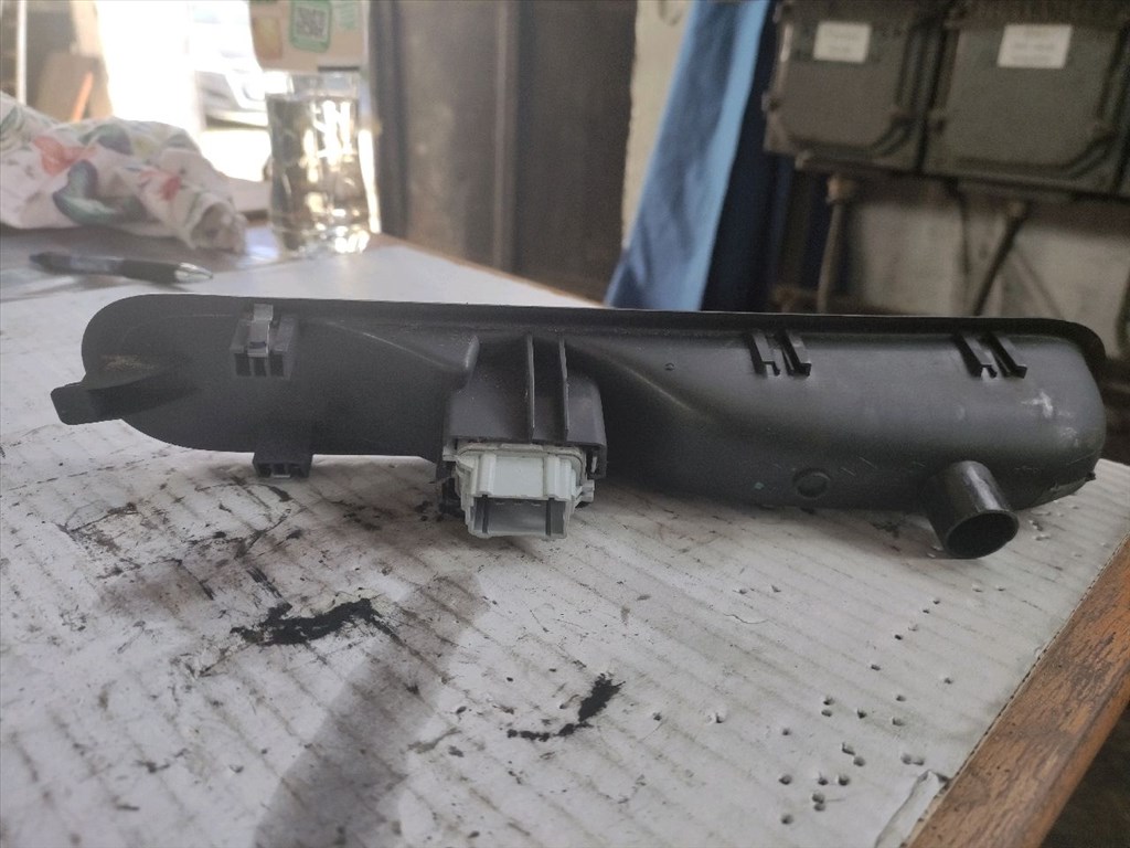 RENAULT ESPACE IV JK0/1_ Bal hátsó Ablakemelő Kapcsoló (33791) 0012127 2. kép