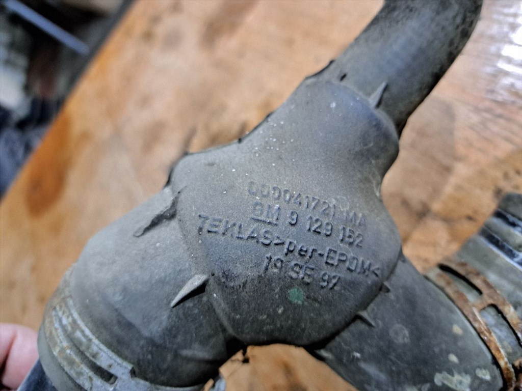 OPEL ZAFIRA A F75_ Vízcső (34627) 1310327, 9129152, X16XEL 4. kép